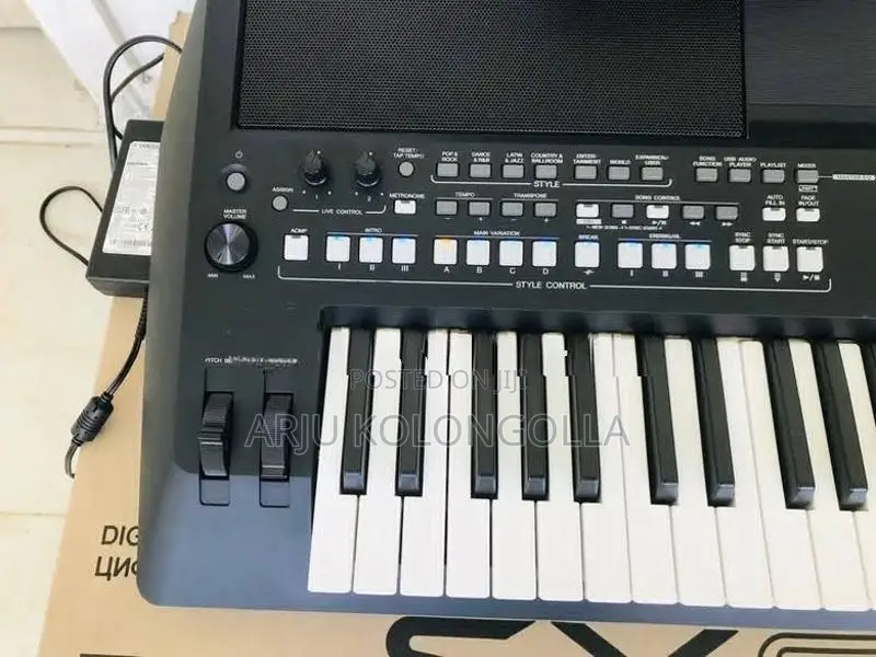 Yamaha Psr SX600 Keyboard