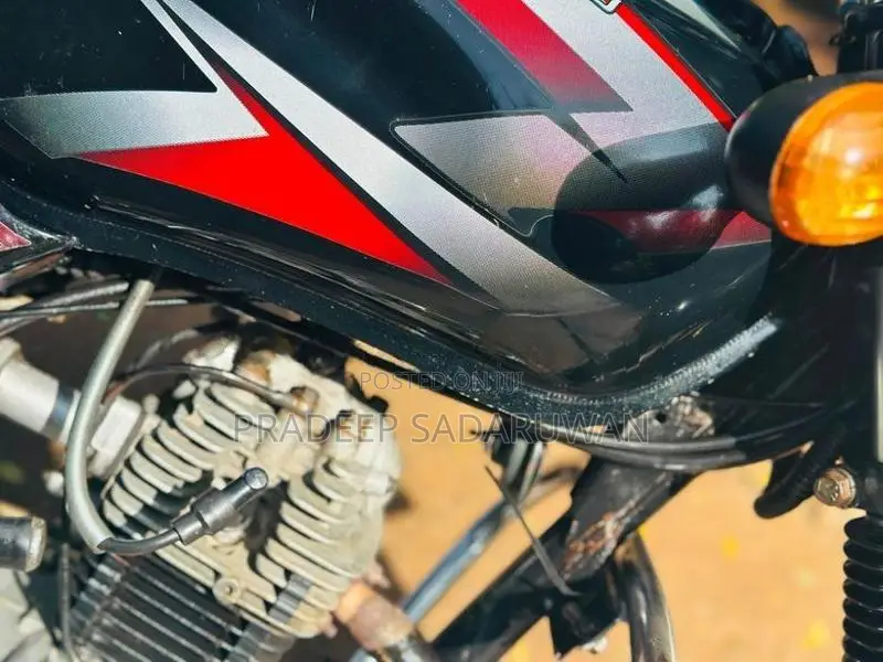 Bajaj CT100 2016