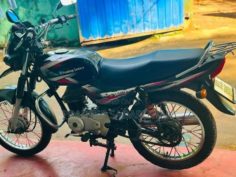 Bajaj CT100 2016