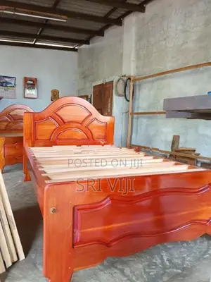 Strong Mahogany Bed Size: 4 Ft × 6