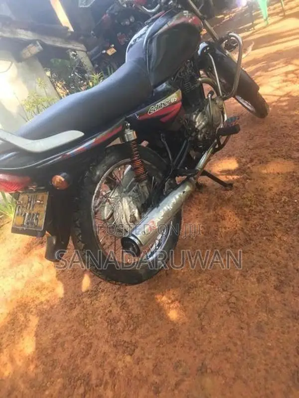 Bajaj Caliber 2004
