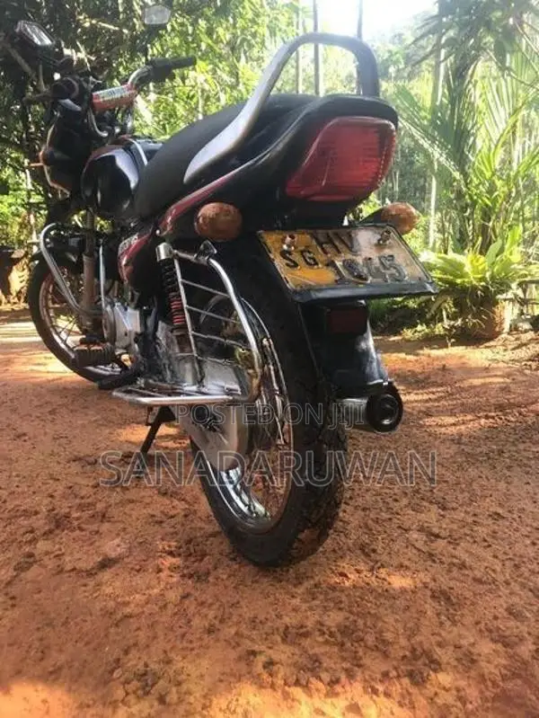 Bajaj Caliber 2004
