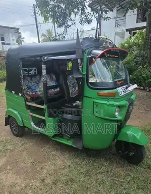 Bajaj RE 2016