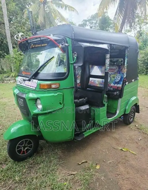 Bajaj RE 2016