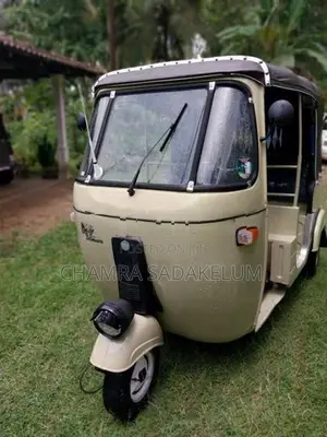 Bajaj RE 2000