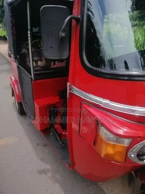 Bajaj RE 2010