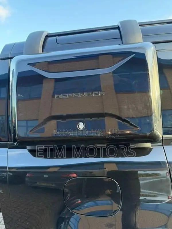 Land Rover Defender X-Dynamic HSE PHEV 2026