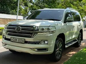 Toyota Land Cruiser Sahara V8 ZX Fully loaded 2016