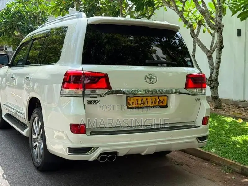 Toyota Land Cruiser Sahara V8 ZX Fully loaded 2016