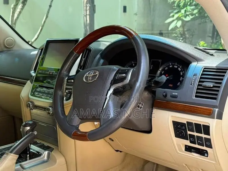 Toyota Land Cruiser Sahara V8 ZX Fully loaded 2016