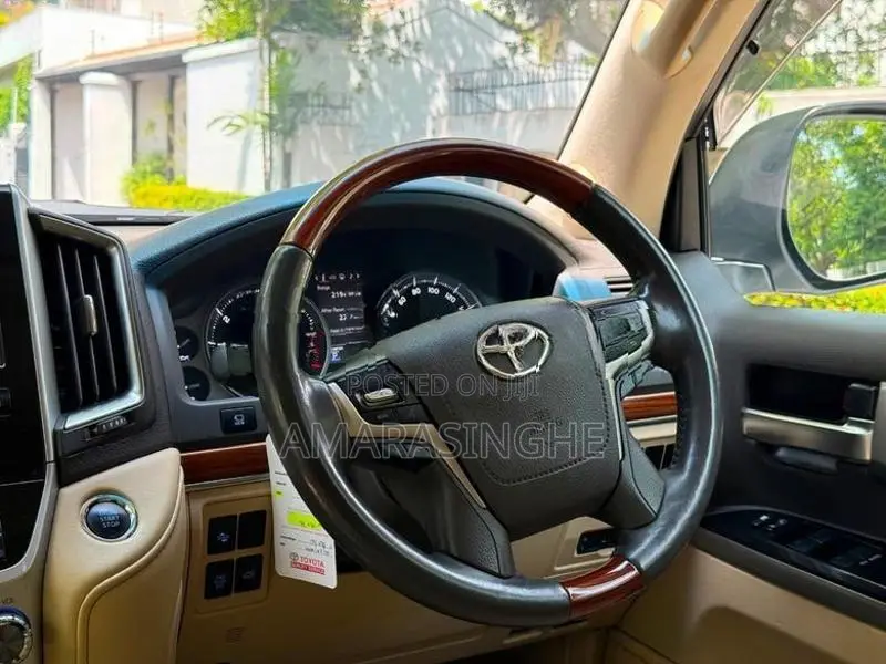 Toyota Land Cruiser Sahara V8 ZX Fully loaded 2016
