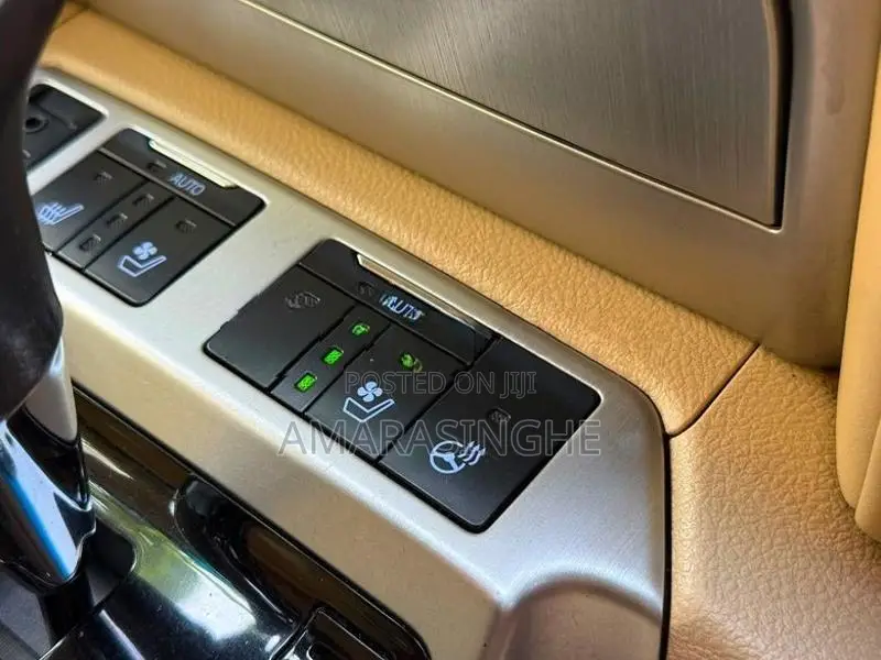 Toyota Land Cruiser Sahara V8 ZX Fully loaded 2016