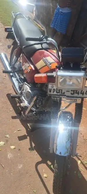 Hero CD 100 2002