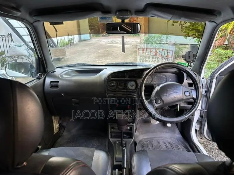 Daihatsu Mira L700 2000