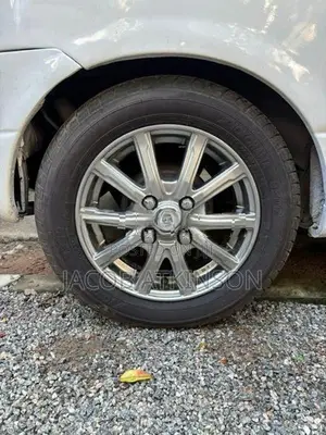 Daihatsu Mira L700 2000