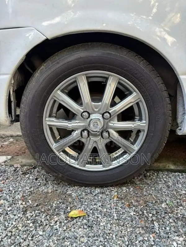 Daihatsu Mira L700 2000