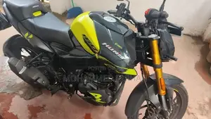 Hero Hunk 160R 2025