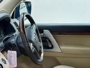 Toyota Land Cruiser Prado V8 2017