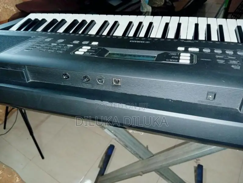 Yamaha PSR -E373