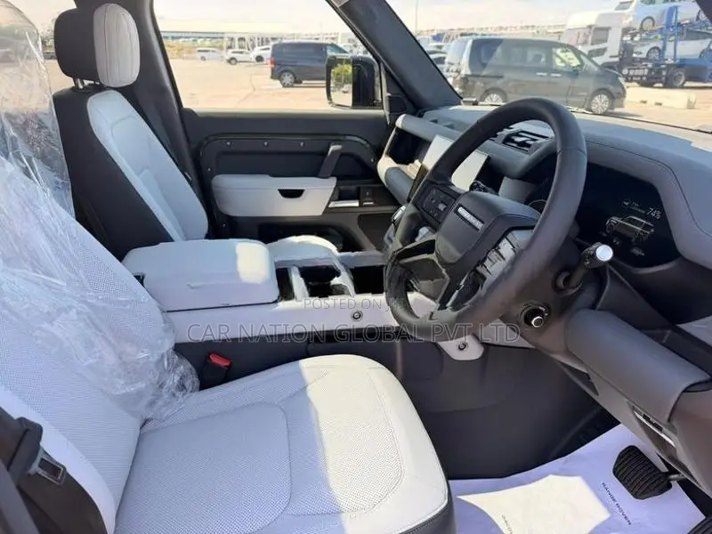 Land Rover Defender Dynamic HSE P300e 2026