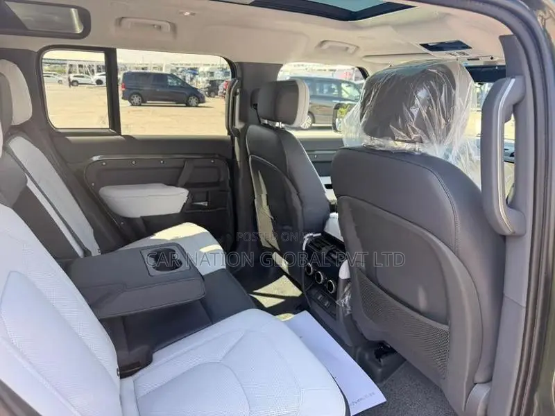 Land Rover Defender Dynamic HSE P300e 2026