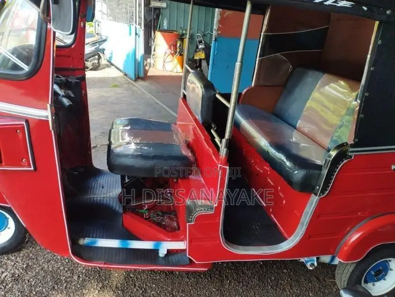 Bajaj RE 2011