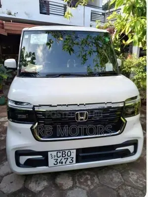 Honda N-Box Custom 2024