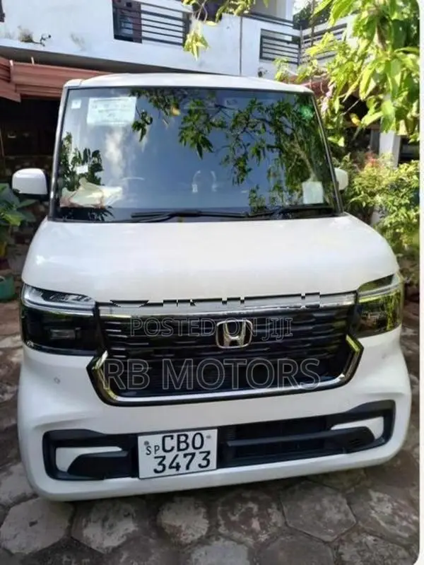 Honda N-Box Custom 2024