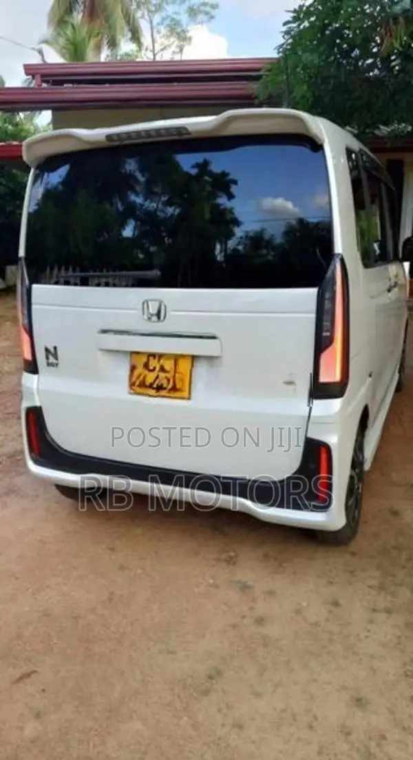 Honda N-Box Custom 2024
