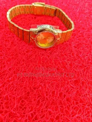 Quartz Gold Color Hand Watch