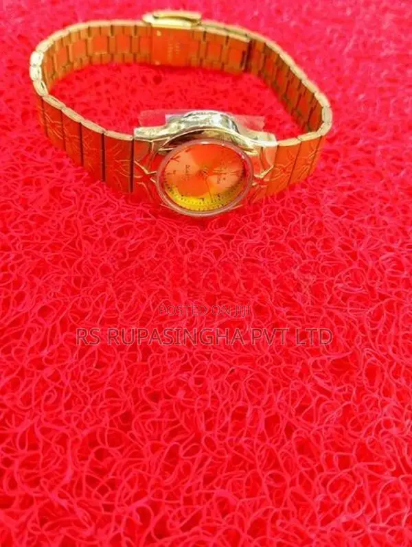 Quartz Gold Color Hand Watch
