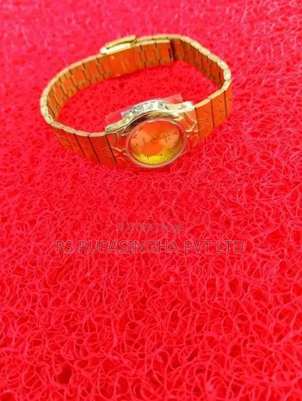 Quartz Gold Color Hand Watch