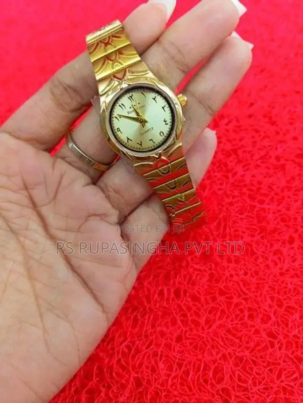 Quartz Gold Color Hand Watch