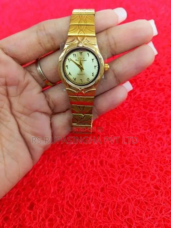 Quartz Gold Color Hand Watch