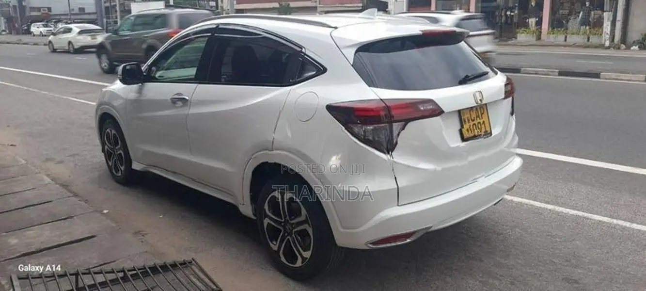 Honda Vezel Ivory Interior 2016