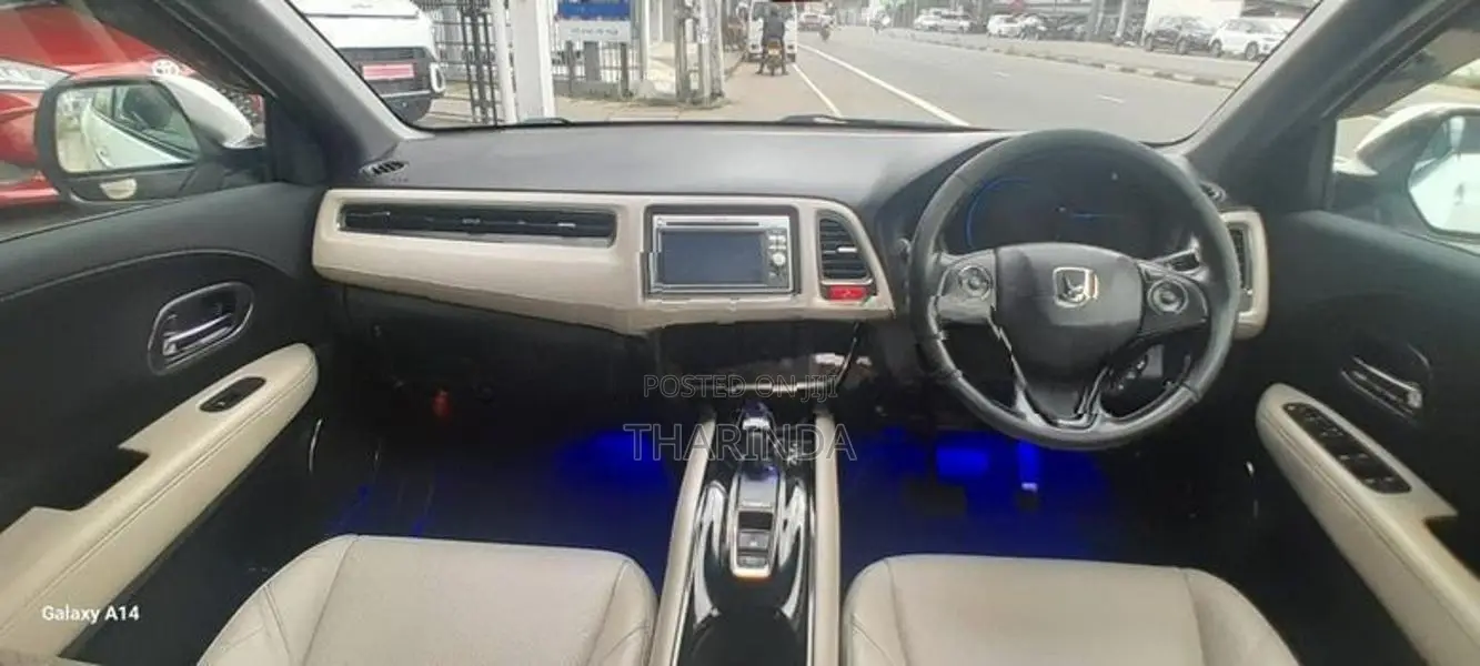 Honda Vezel Ivory Interior 2016