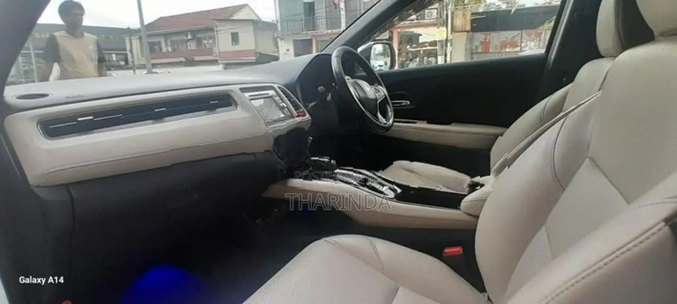 Honda Vezel Ivory Interior 2016