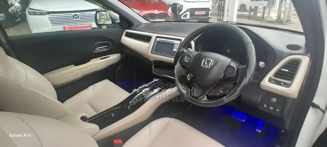 Honda Vezel Ivory Interior 2016