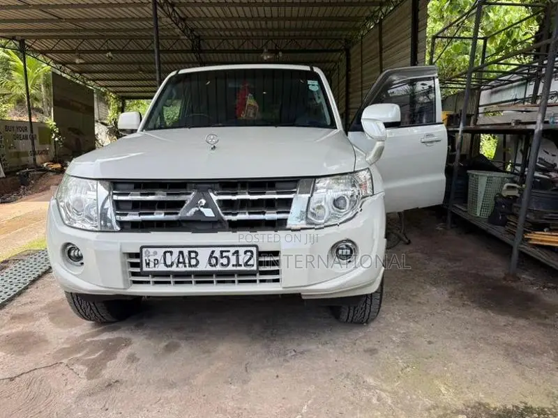 Mitsubishi Montero 2013