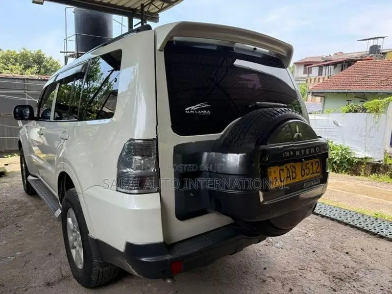 Mitsubishi Montero 2013