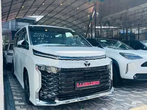 Toyota Voxy SZ Highest Spec B/N 2026