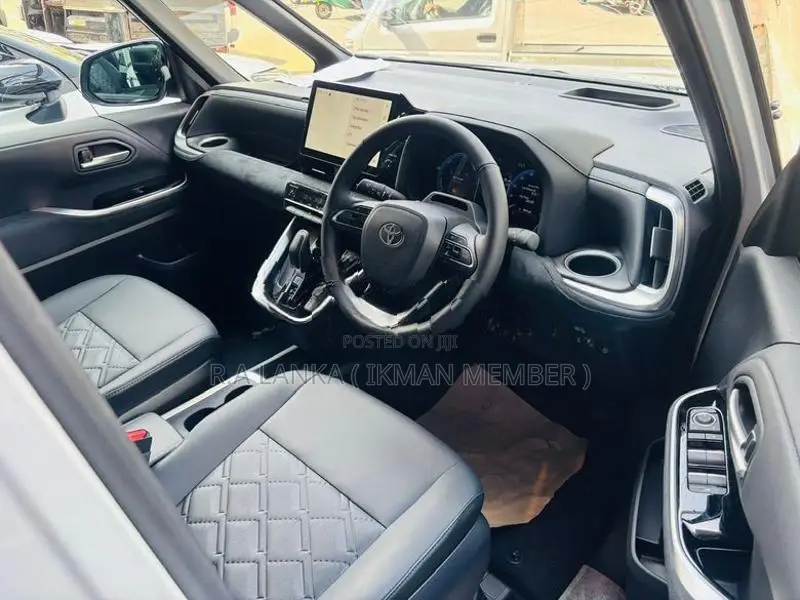 Toyota Voxy SZ Highest Spec B/N 2026