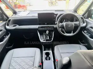 Toyota Voxy SZ Highest Spec B/N 2026