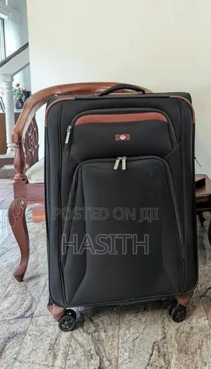 Dockers 28 X 18 14 Spinner Luggage Bag
