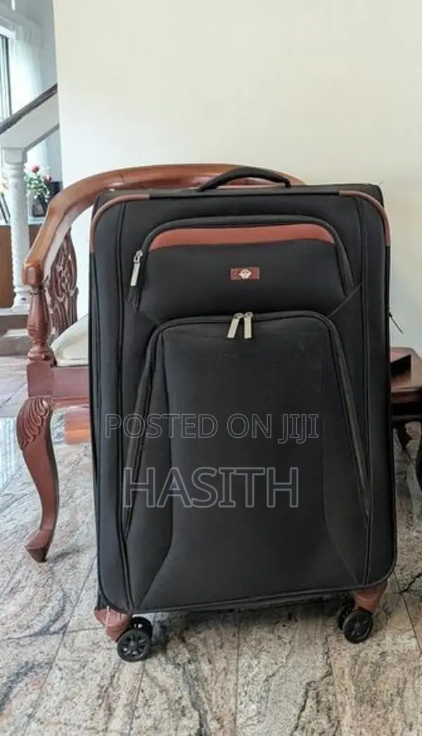 Dockers 28 X 18 14 Spinner Luggage Bag