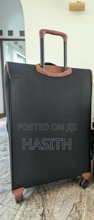 Dockers 28 X 18 14 Spinner Luggage Bag