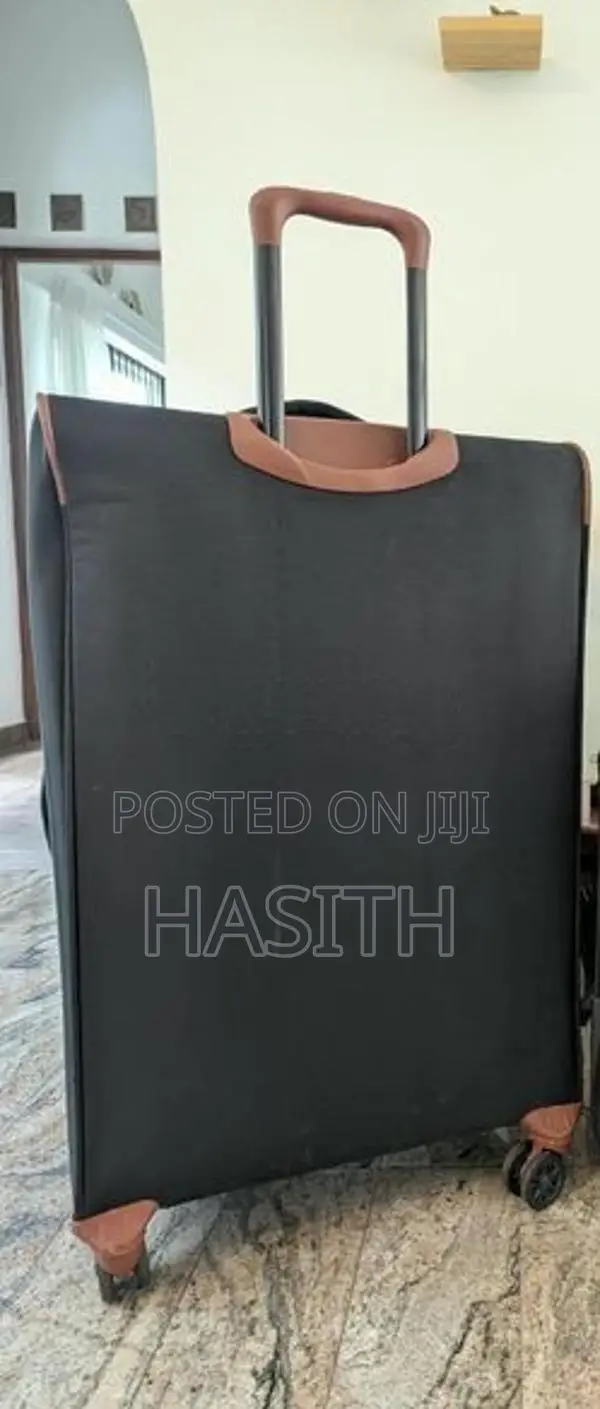 Dockers 28 X 18 14 Spinner Luggage Bag