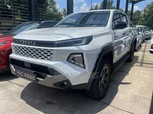 Toyota Hilux Travo Overland Plus 2025