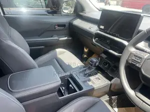 Toyota Hilux Travo Overland Plus 2025