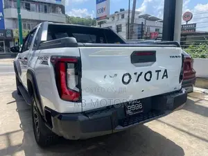 Toyota Hilux Travo Overland Plus 2025